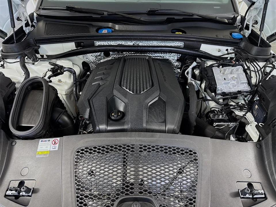 2023 Porsche - Image 29 of 31