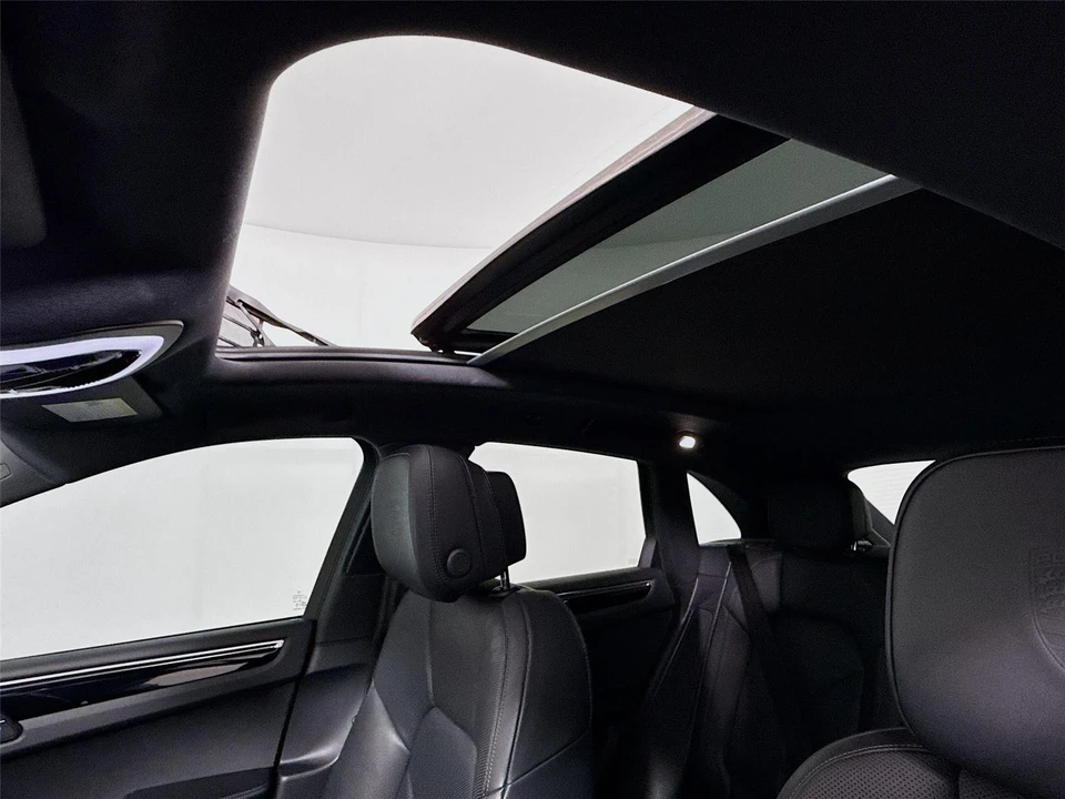2023 Porsche Macan T - Image 19 of 31