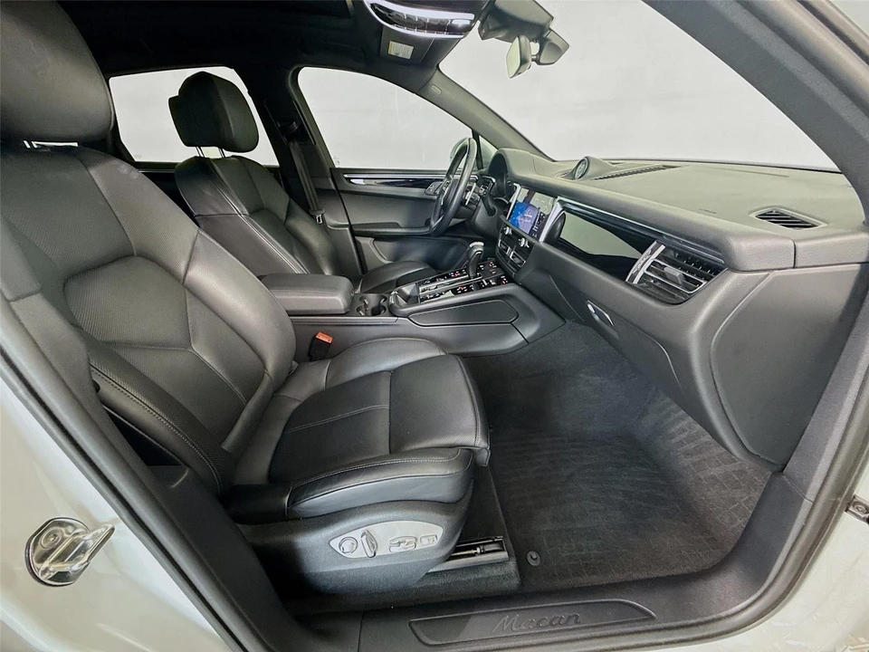 2023 Porsche - Image 24 of 31
