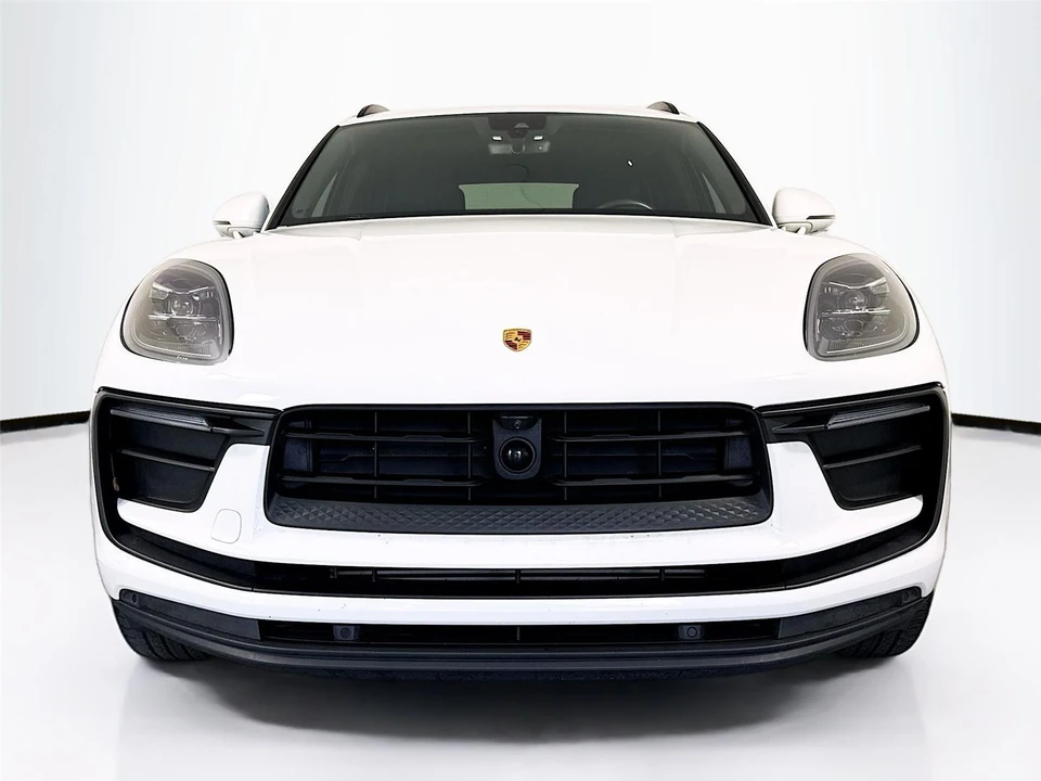 2023 Porsche Macan T - Image 27 of 31