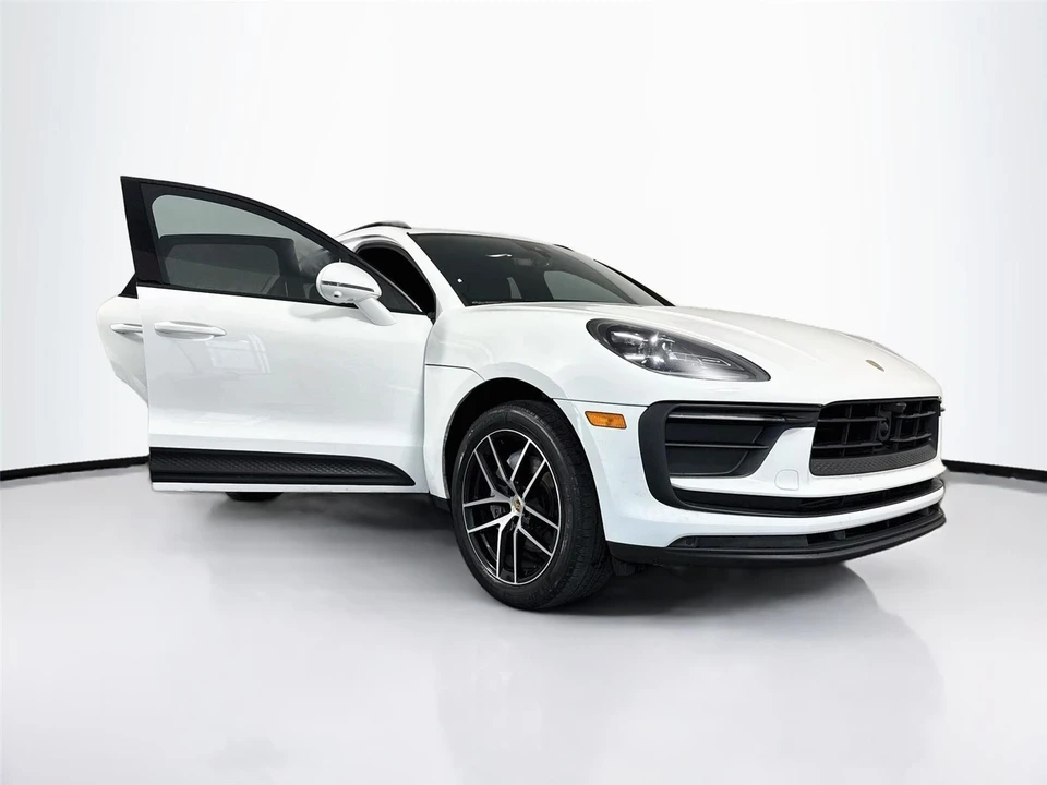 2023 Porsche - Image 24 of 26