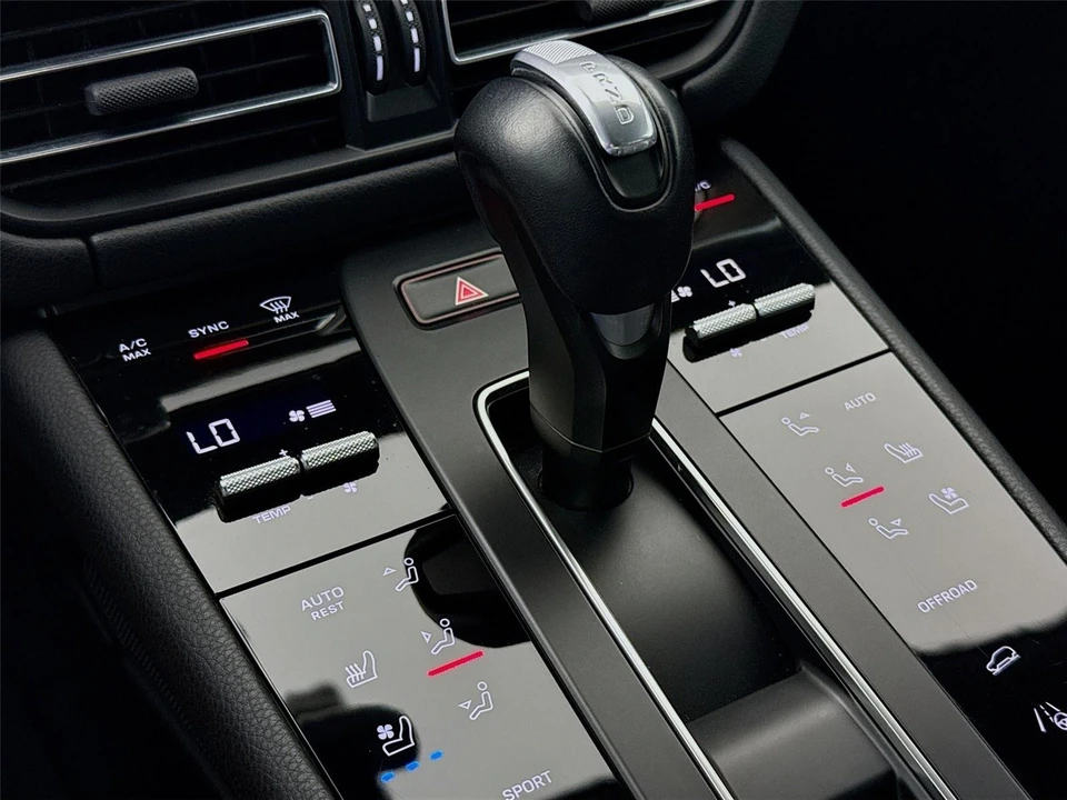 2023 Porsche Macan T - Image 16 of 31