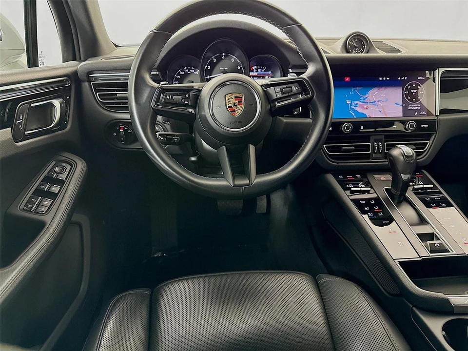 2023 Porsche - Image 3 of 31
