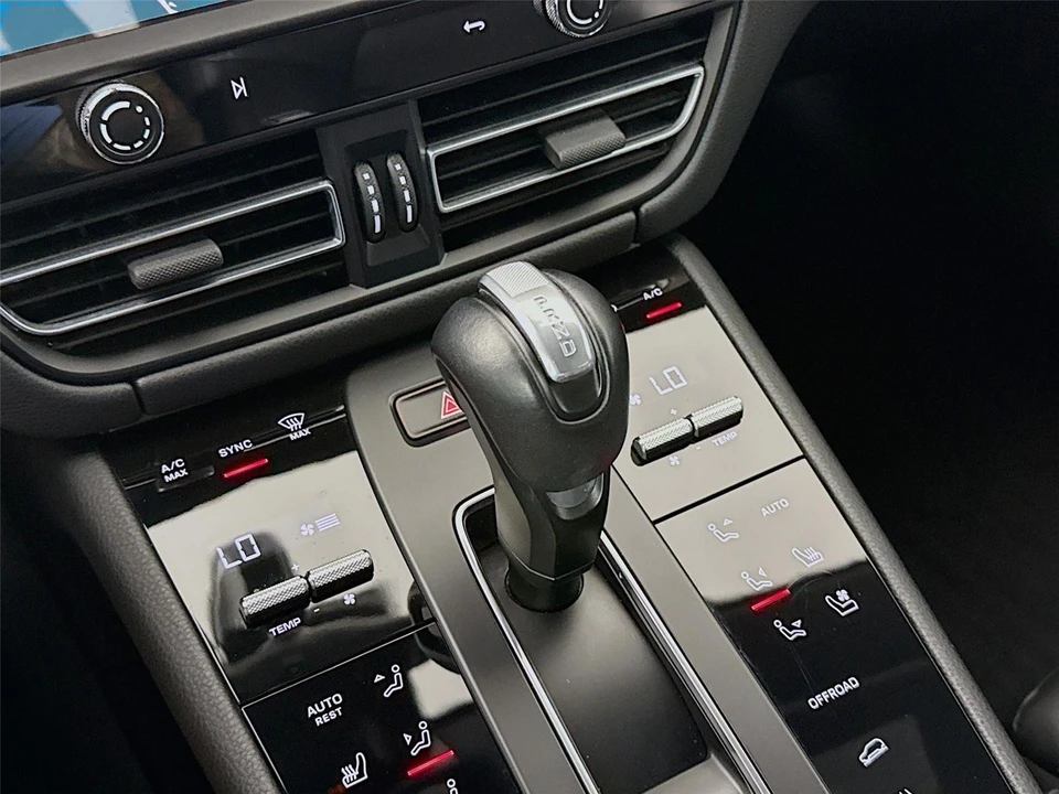 2023 Porsche Macan T - Image 17 of 31