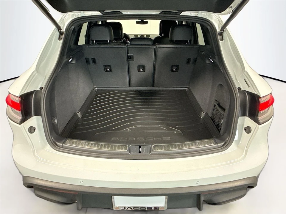2023 Porsche - Image 21 of 31