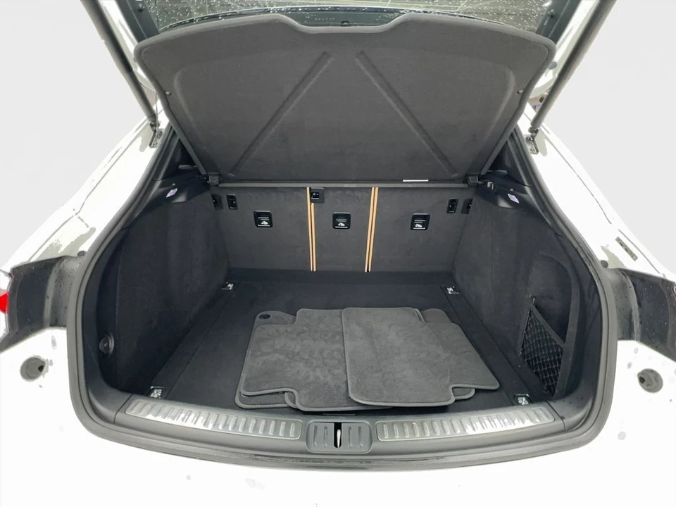 2023 Porsche - Image 16 of 31