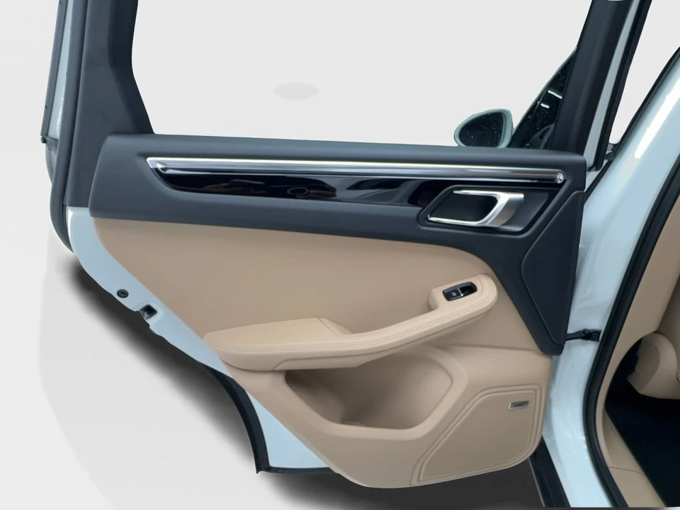 2023 Porsche - Image 25 of 31