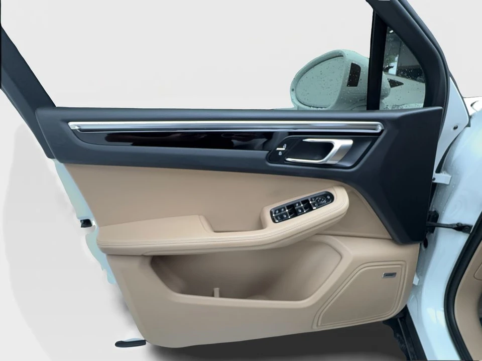 2023 Porsche - Image 21 of 31