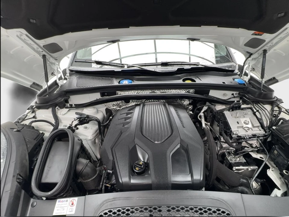 2023 Porsche - Image 17 of 31
