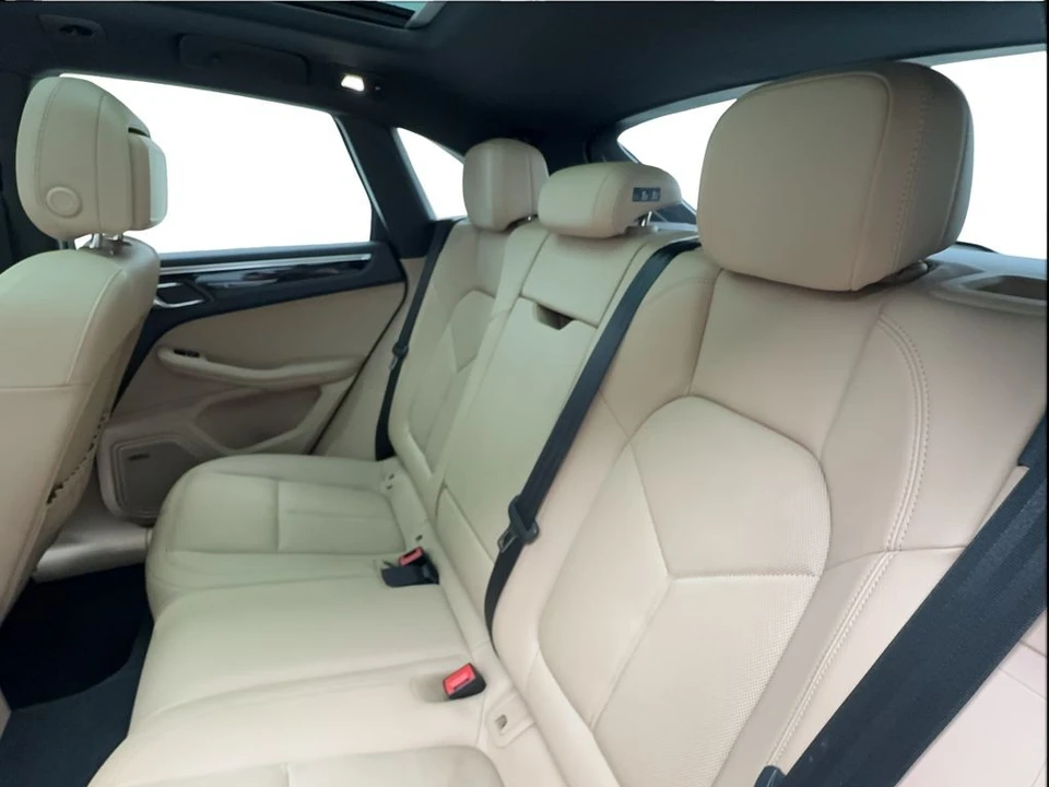 2023 Porsche Macan T - Image 24 of 31