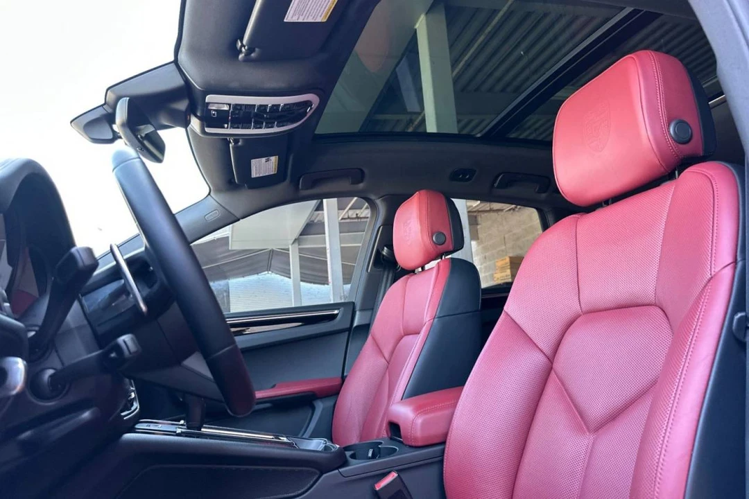 2023 Porsche Macan T - Image 5 of 5