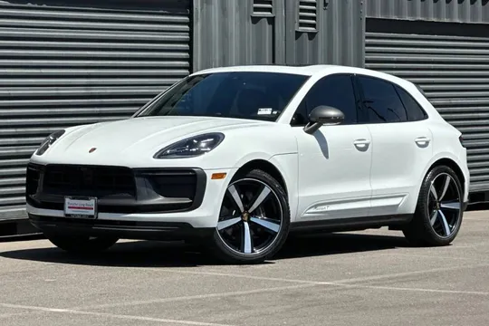 2023 Porsche Macan T
