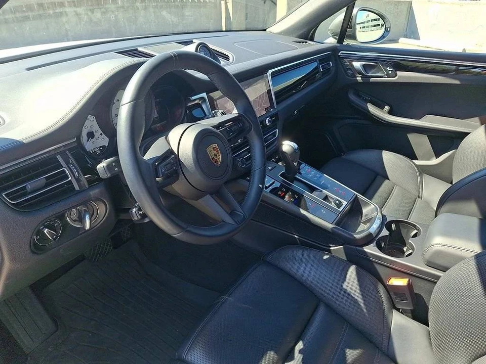 2023 Porsche Macan T - Image 4 of 4