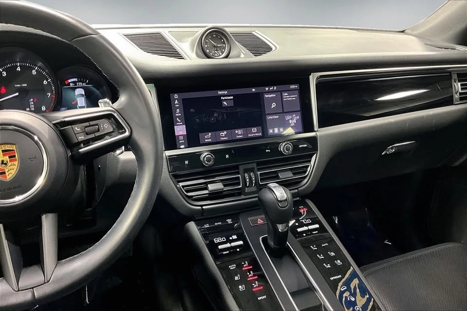 2023 Porsche Macan T - Image 8 of 17