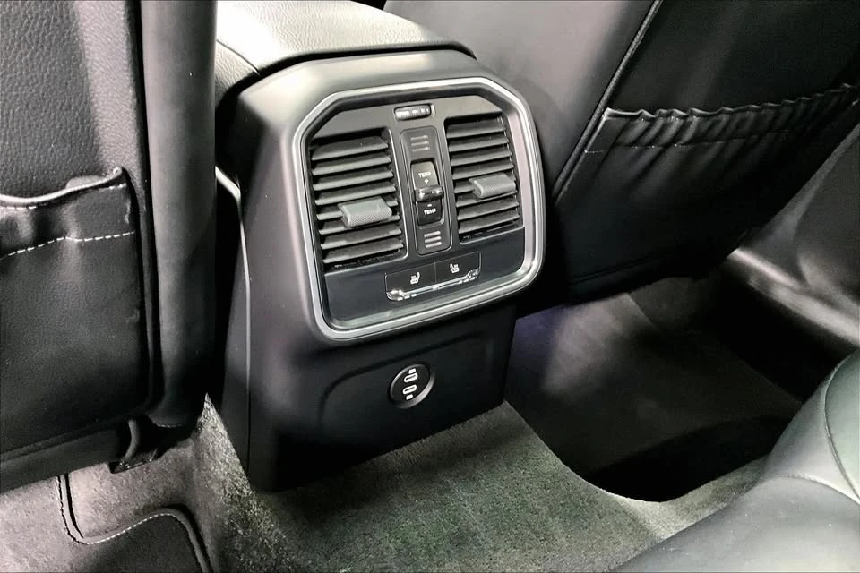 2023 Porsche Macan T - Image 9 of 16