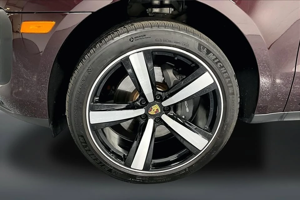 2023 Porsche Macan T - Image 15 of 16