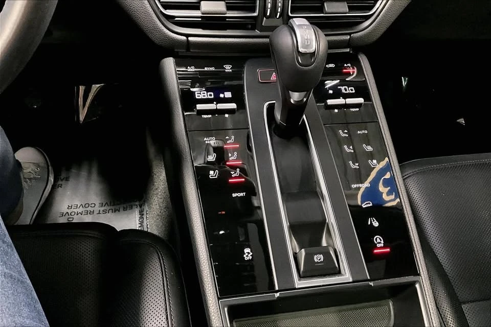 2023 Porsche Macan T - Image 10 of 16