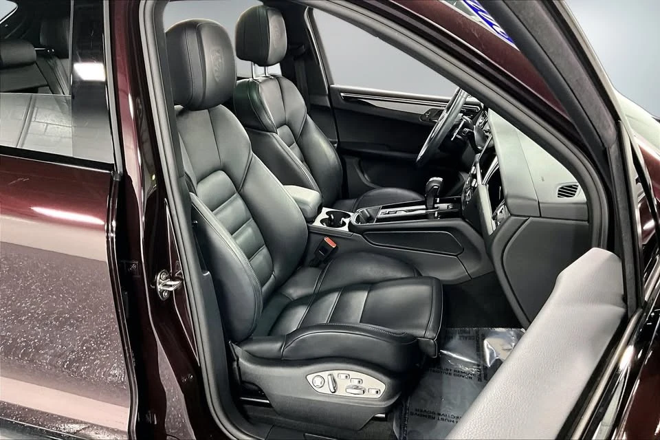 2023 Porsche Macan T - Image 14 of 16