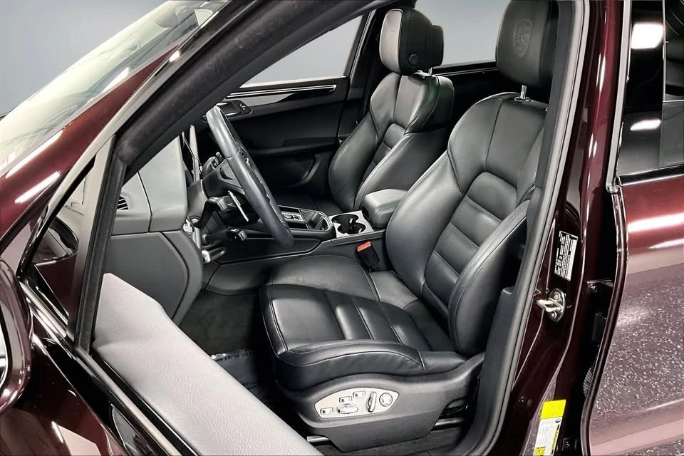 2023 Porsche Macan T - Image 12 of 16