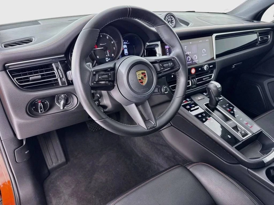 2023 Porsche Macan T - Image 4 of 5