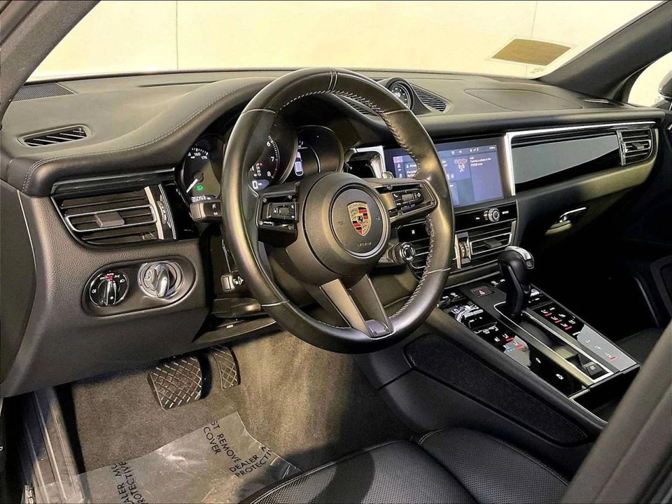 2023 Porsche Macan T - Image 4 of 5