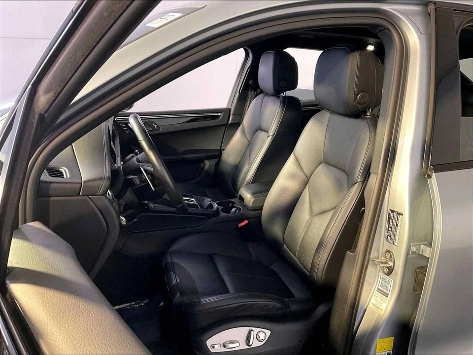 2023 Porsche Macan T - Image 5 of 5