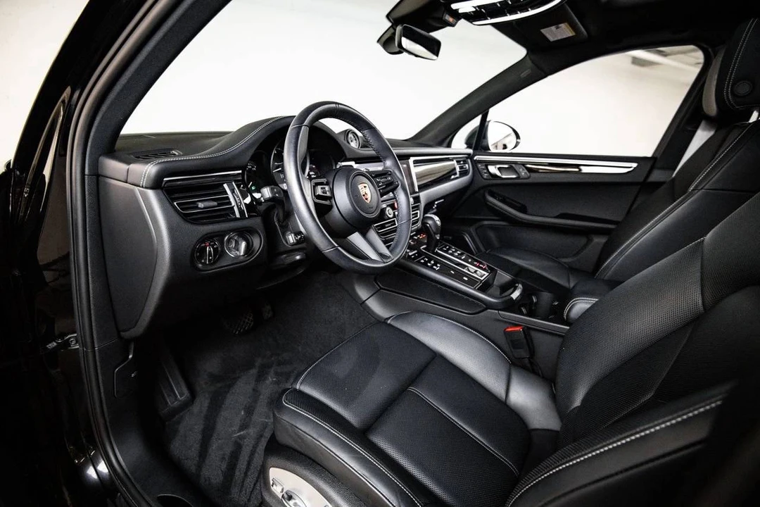 2023 Porsche Macan T - Image 4 of 5