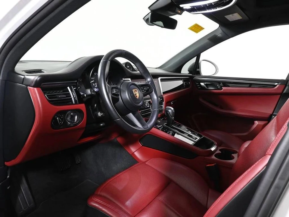 2023 Porsche Macan T - Image 4 of 5