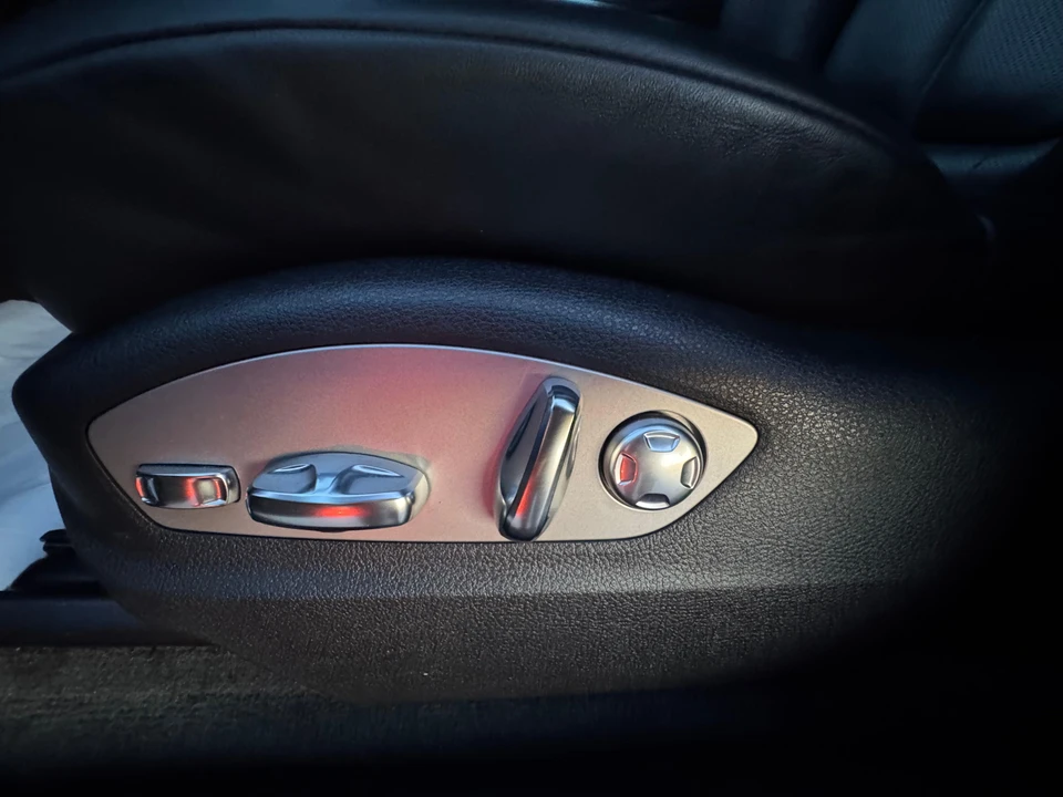 2023 Porsche Macan T - Image 26 of 31