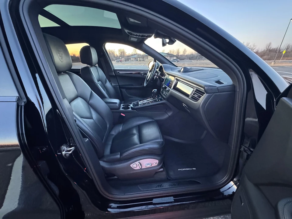 2023 Porsche Macan T - Image 27 of 31