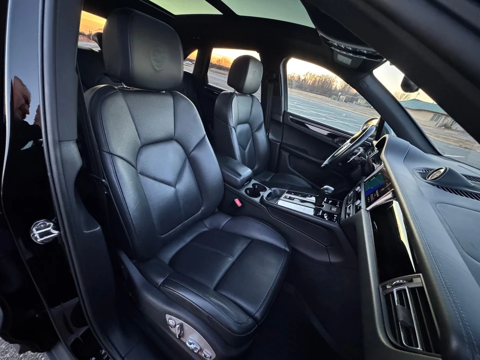2023 Porsche Macan T - Image 28 of 31