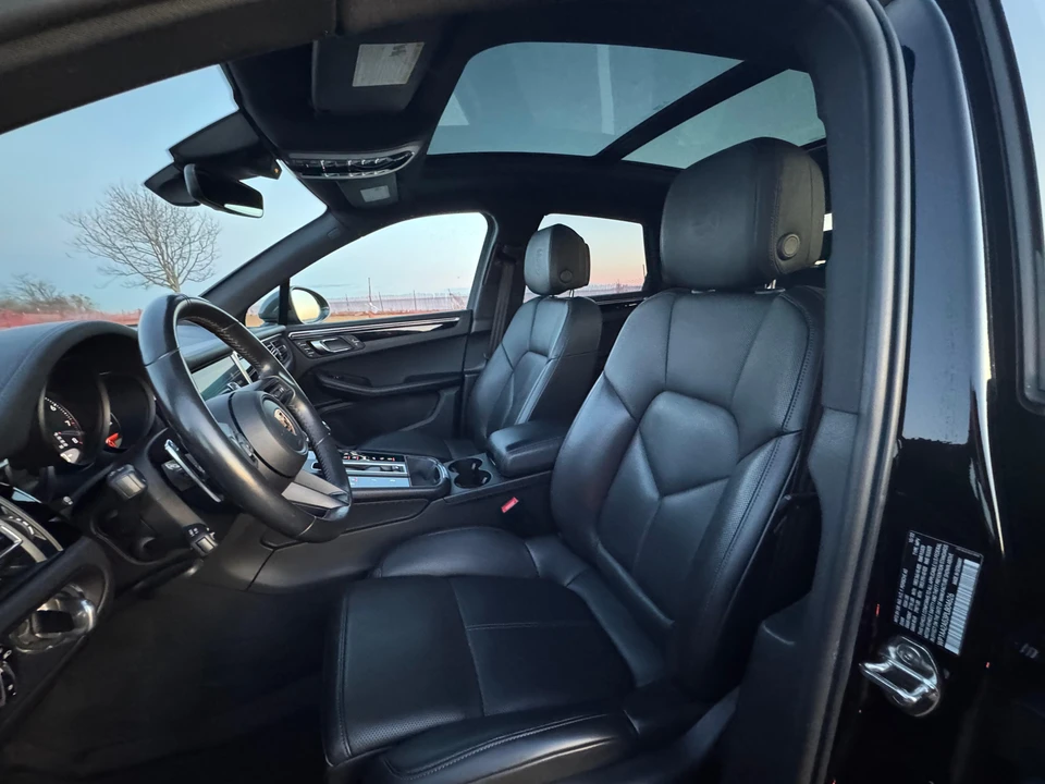 2023 Porsche Macan T - Image 25 of 31