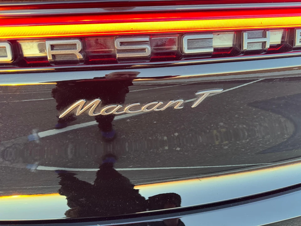 2023 Porsche Macan T - Image 12 of 31
