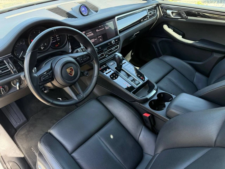 2023 Porsche Macan T - Image 4 of 5