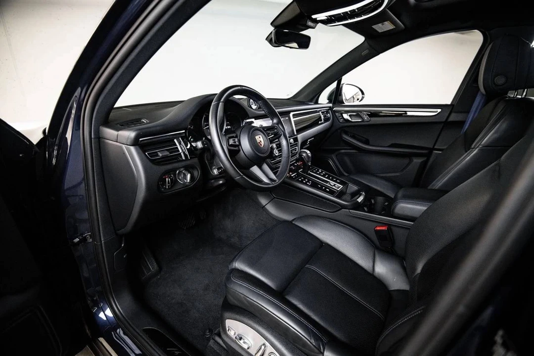 2023 Porsche Macan T - Image 4 of 5