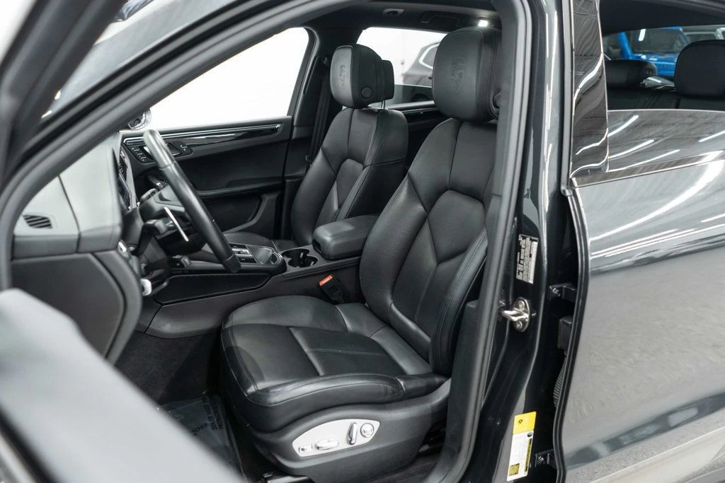 2023 Porsche Macan T - Image 9 of 12