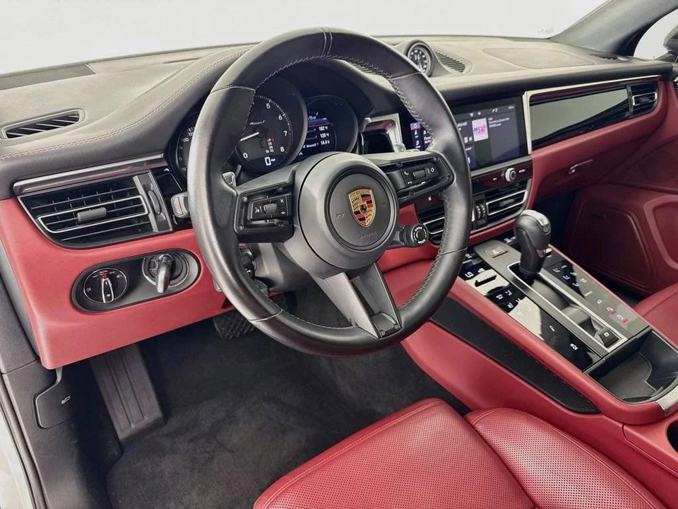 2023 Porsche Macan T - Image 4 of 5