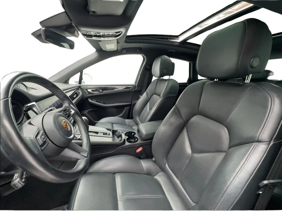 2023 Porsche Macan T - Image 19 of 31