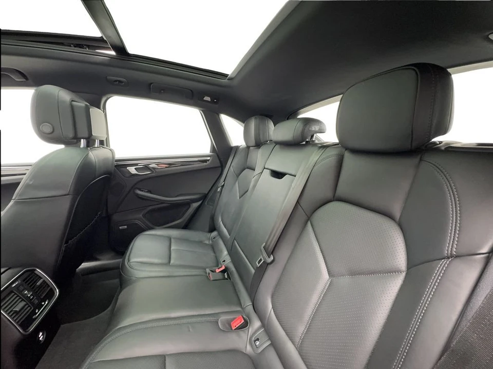 2023 Porsche Macan T - Image 25 of 31