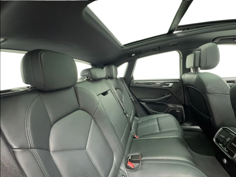 2023 Porsche Macan T - Image 27 of 31