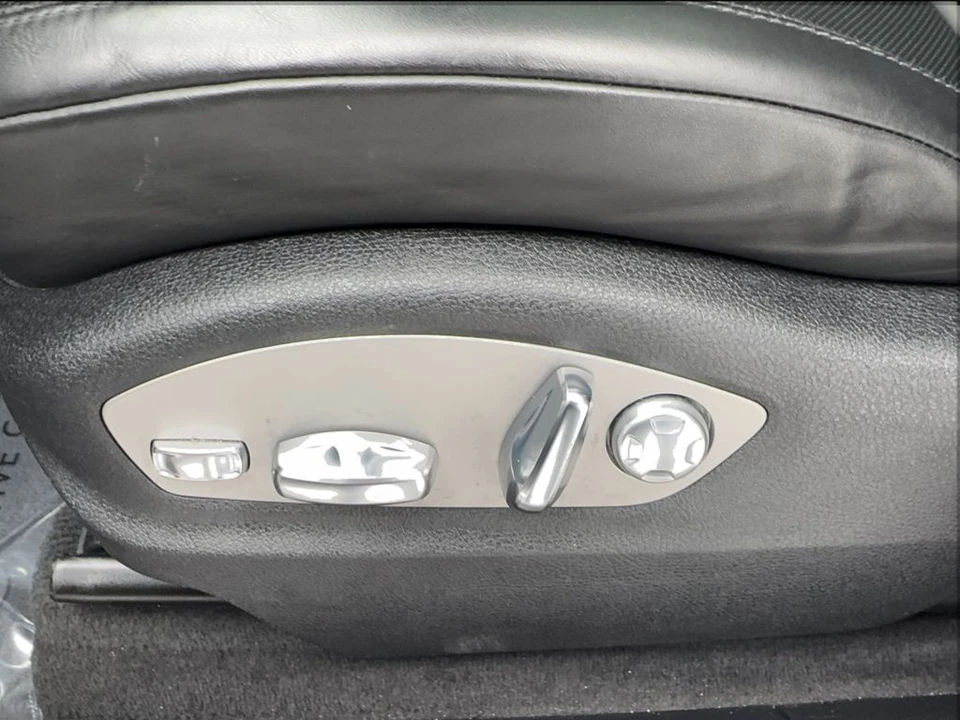 2023 Porsche Macan T - Image 21 of 31