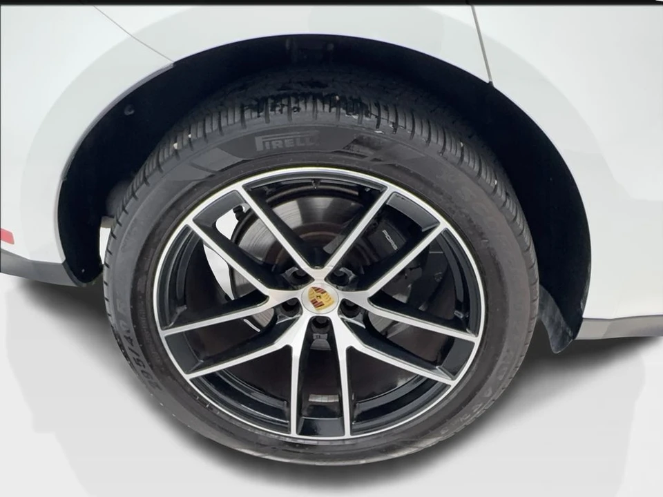 2023 Porsche Macan T - Image 16 of 31