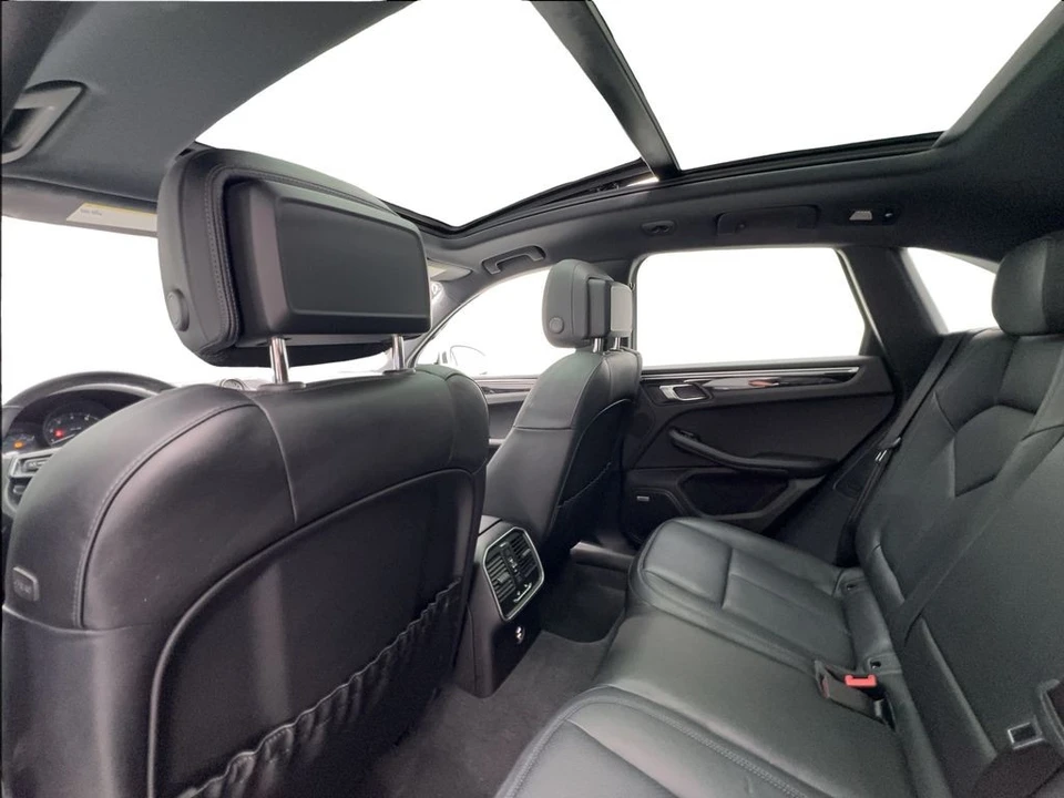 2023 Porsche Macan T - Image 24 of 31