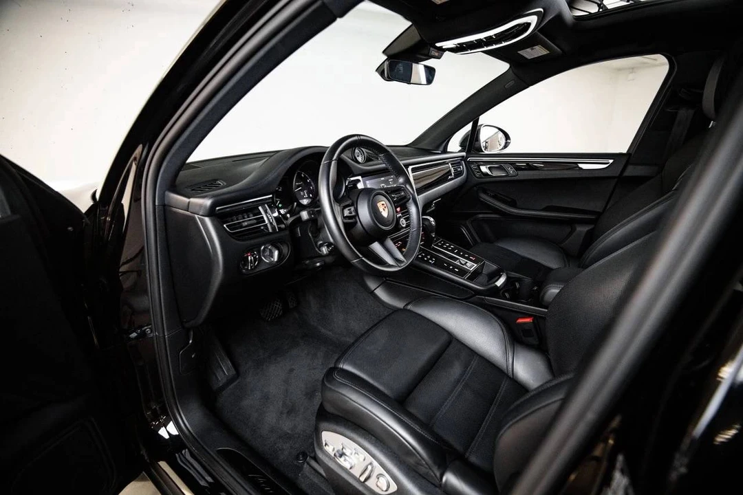 2023 Porsche Macan T - Image 4 of 5