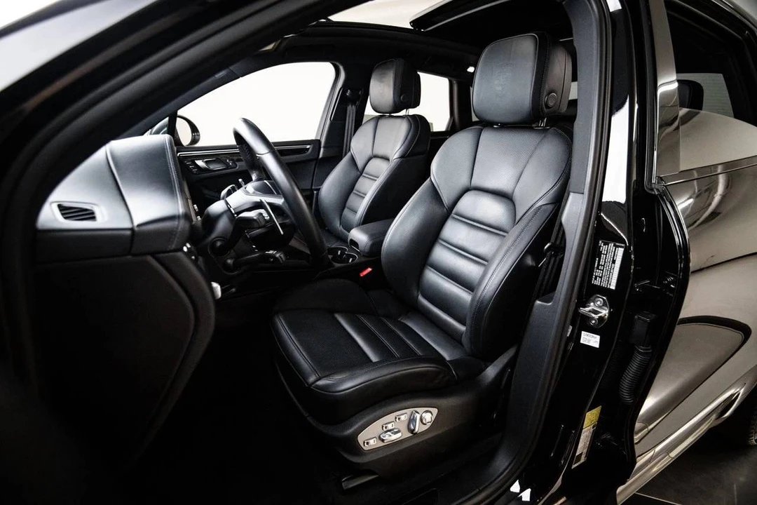 2023 Porsche Macan T - Image 5 of 5