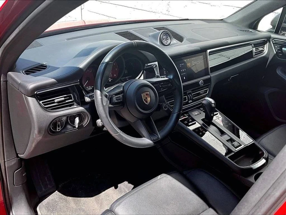 2023 Porsche Macan T - Image 4 of 5