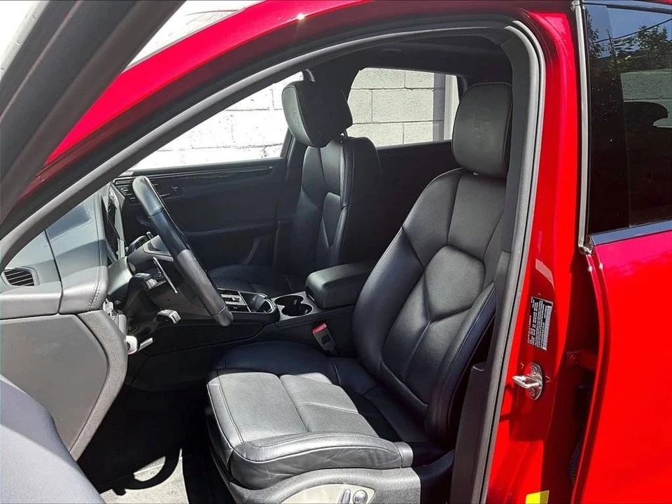 2023 Porsche Macan T - Image 5 of 5