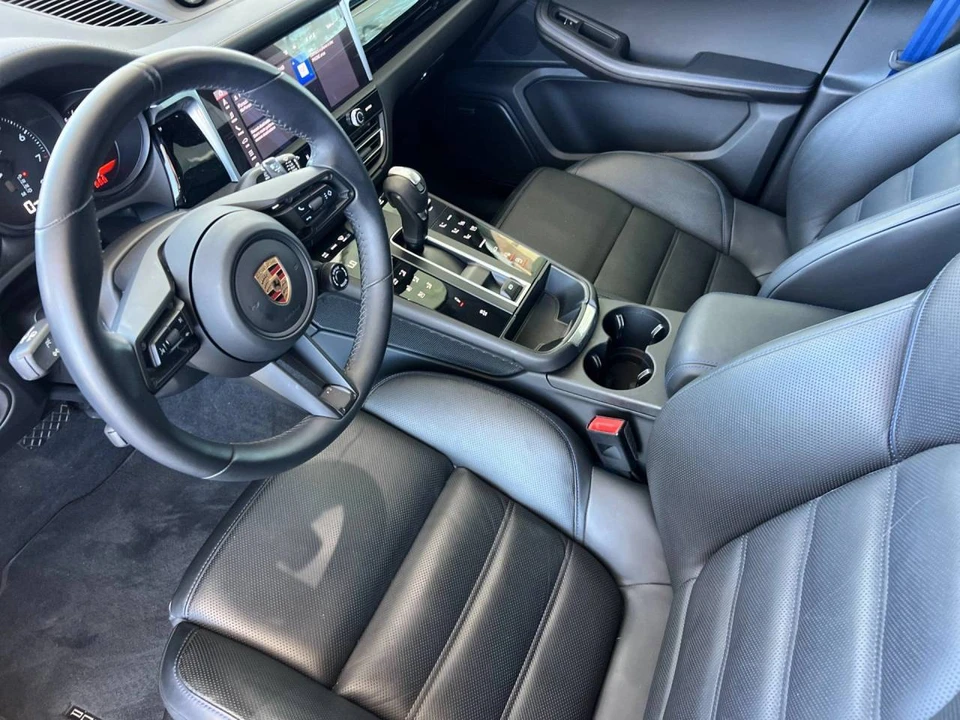 2023 Porsche Macan T - Image 4 of 5