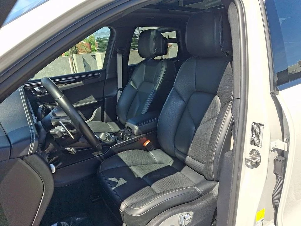 2023 Porsche Macan T - Image 5 of 5