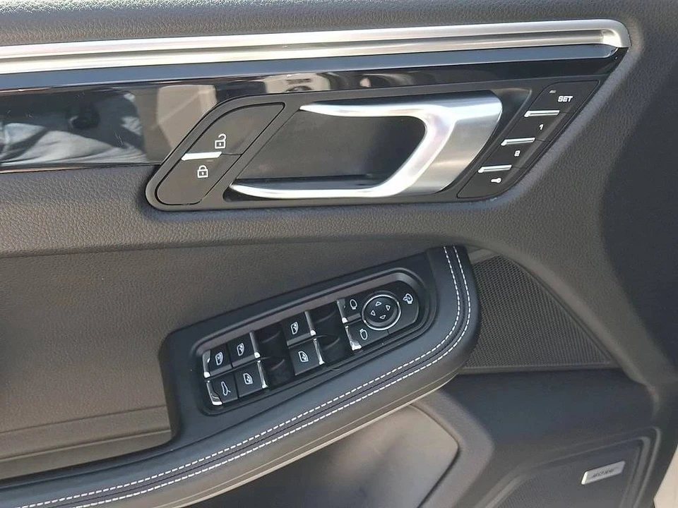 2023 Porsche Macan T - Image 4 of 5